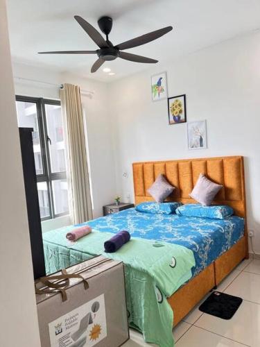 a bedroom with a bed with a ceiling fan at Cozy Kenwingston Platz KL 2-5 Pax2BR&2BR Pakin Netflix 1306 in Kuala Lumpur