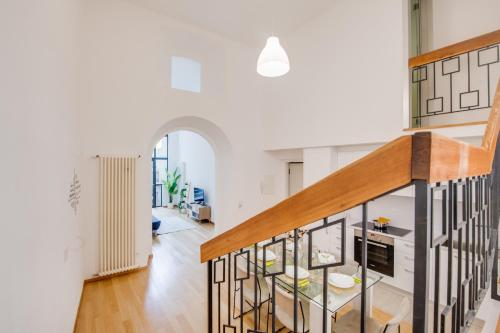 Η κουζίνα ή μικρή κουζίνα στο Easylife Swiss - Luxurious Garden Retreat in Castel Grande, Pergola & Historic Charm x6