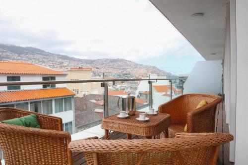Heart of Funchal 4 BD Apartment - Casa d Alma