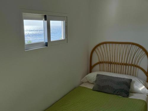 Cama o camas de una habitación en SunnyPalms - Beachfront Penthouse with stunning sea view