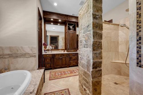 Ένα μπάνιο στο Lake Marble Falls on The Rocks and Concierge Service