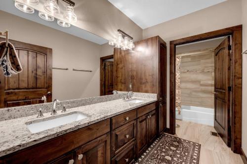 Ένα μπάνιο στο Lake Marble Falls on The Rocks and Concierge Service