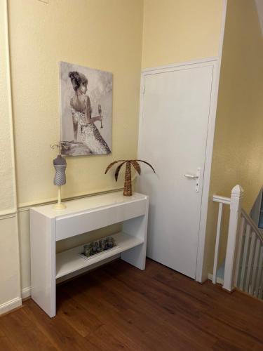 a room with a white shelf and a painting on the wall at Chambres privées in Jonchery-sur-Vesle