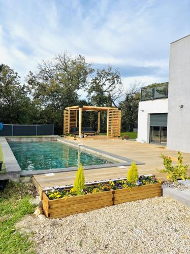 Location Maison contemporaine, piscine, 6-8 couchages