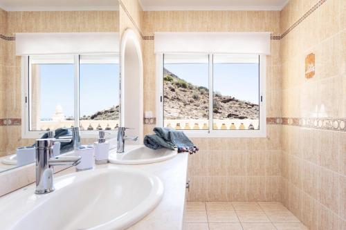 Luxurious villa 1,5 kilometers from Costa Adeje