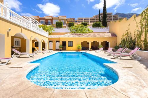 Luxurious villa 1,5 kilometers from Costa Adeje