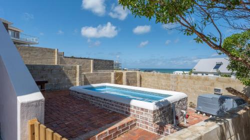 Oom Jan Guesthouseの敷地内または近くにあるプール