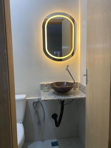 a bathroom with a bowl sink and a mirror at Top Coliving II in Cuiabá