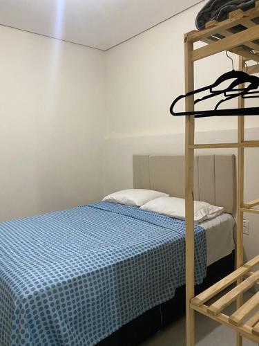 a bedroom with a bunk bed and a ladder at Top Coliving II in Cuiabá