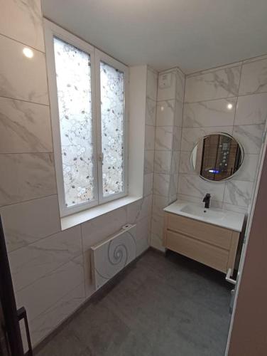 a bathroom with a sink and a mirror at Le Rêve Bulle in Abbeville