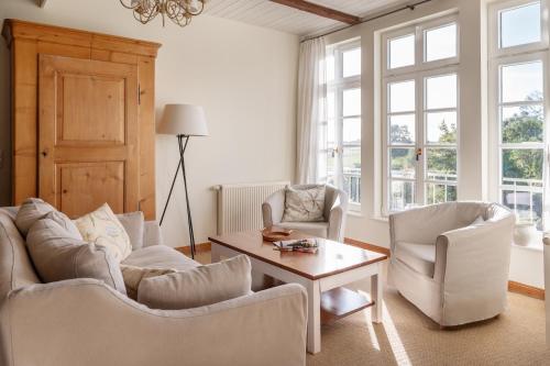 a living room with two chairs and a coffee table at Gut Brook in Brook