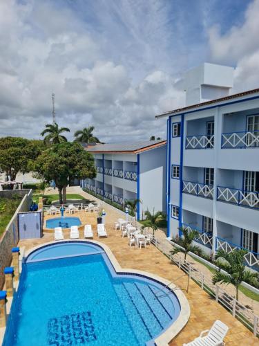 an aerial view of a hotel with a swimming pool at Hotel Paraiso Maragogi LTDA in Maragogi