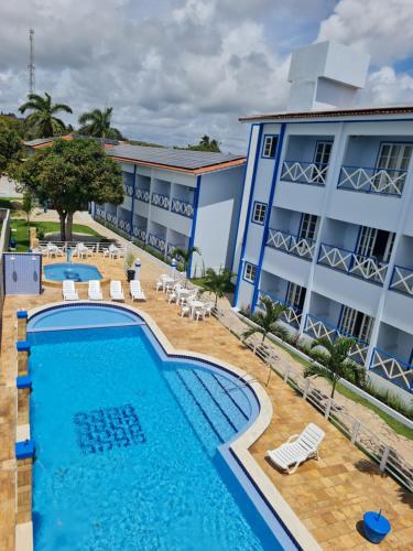 an aerial view of a hotel with a swimming pool at Hotel Paraiso Maragogi LTDA in Maragogi