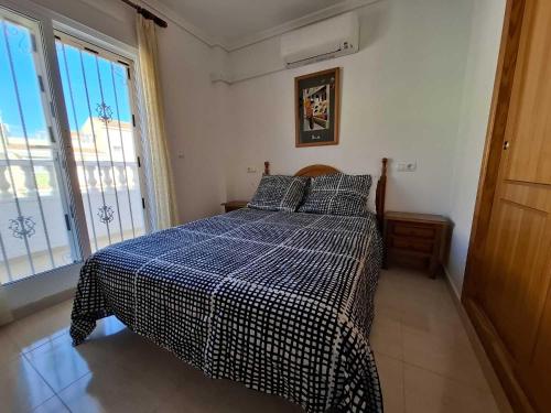 Ένα ή περισσότερα κρεβάτια σε δωμάτιο στο Adosado en Gran Alacant - Monte y Mar 3