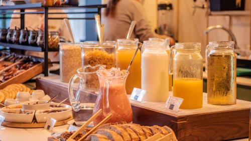 a display of various types of food and drinks at Alcázar Hotel Sóller in Sóller