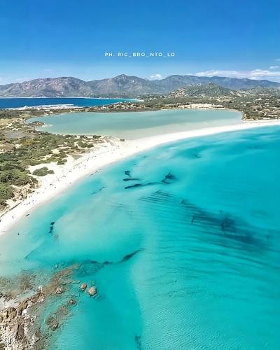 an aerial view of a beach with turquoise water at Villa Anna 300 m dal mare in Torre delle Stelle