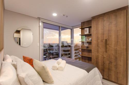 Elegant apt near Shopping del Sol and La Galeria