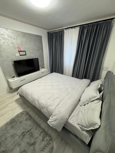 Ένα ή περισσότερα κρεβάτια σε δωμάτιο στο RBG Apartament II