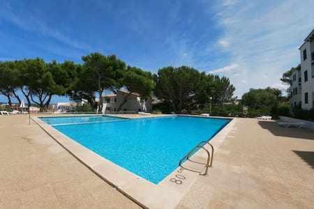 Tramontana -Apartamento con piscina junto la playa