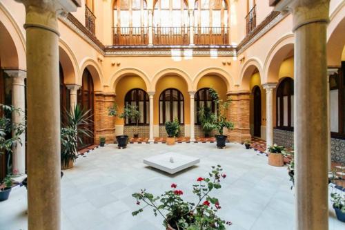 Colorful and Authentic Duplex in Seville