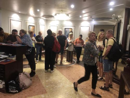 a group of people standing in a room at HotelMaple Ridge in Tājganj