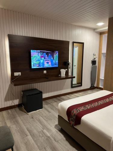 Una televisión o centro de entretenimiento en SS Hotel Seremban