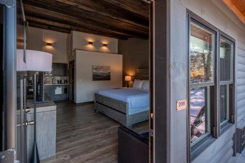 a bedroom with a bed and a large window at Cove Creek Lodge 208 Accessible Double Queen Room ADA in Oakland