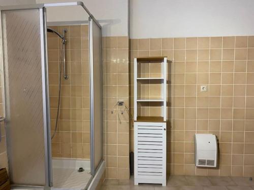 Salle de bains dans l'établissement Gîte de 4 ou 5 personnes la Draille