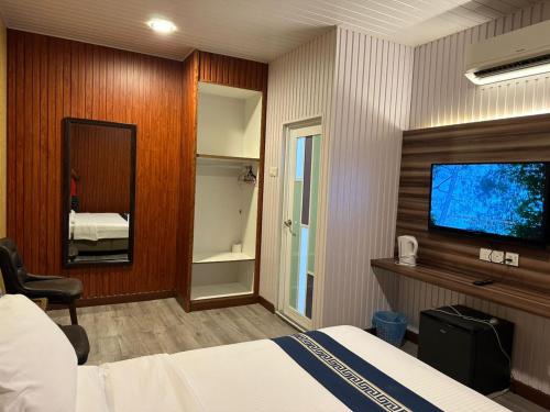Una televisión o centro de entretenimiento en SS Hotel Seremban