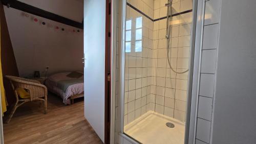 Ένα μπάνιο στο Gite familiale avec piscine Hunawihr - Ribeauvillé