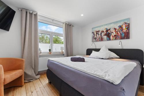 a bedroom with a large bed and a window at Huus Johann in Greetsiel