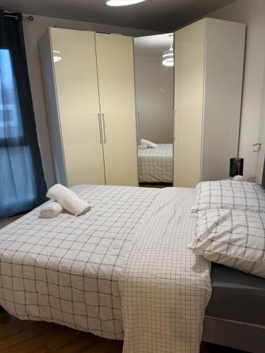 Postel nebo postele na pokoji v ubytování SPACIEUX Appartement de Charme, près de Paris