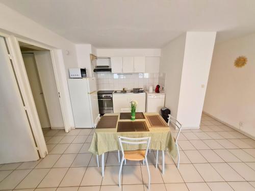 Køkken eller tekøkken på Escale en ville - T2 lumineux gare centre-ville