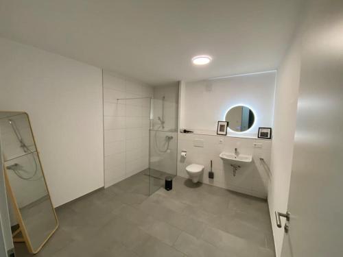 Ένα μπάνιο στο Sanierter Altbau mit Tischkicker
