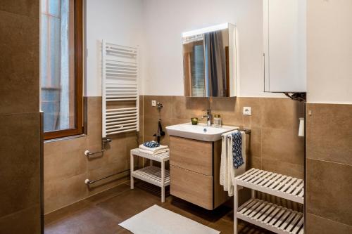 a small bathroom with a sink and a mirror at Ferienwohnung Gasthaus zum Kranz in Freiburg im Breisgau