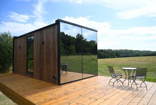 Φωτογραφία από το άλμπουμ του Mirror Houses Pound Farm - Meadow OOD σε Saxmundham