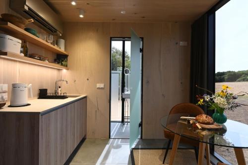 Dapur atau dapur kecil di Mirror Houses Pound Farm - Pond OOD