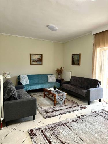 Posezení v ubytování Bakopoulos resort Ένα Όμορφο Διαμέρισμα στα Τρίκαλα