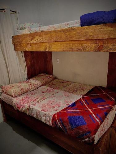Katil atau katil-katil dalam bilik di Hostel Paraíso Embaú