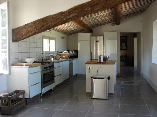 Η κουζίνα ή μικρή κουζίνα στο prestigious mas with heated swimming pool in oppède, in the heart of the luberon - 11 persons