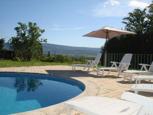 house in the countryside in the luberon with beautiful view and private swimming-pool close to bonnieux in Provence - 8 personnes