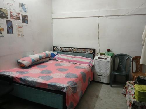 Ένα ή περισσότερα κρεβάτια σε δωμάτιο στο Meraaj Guest House