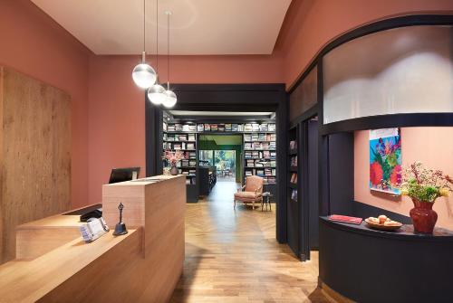 a salon with a waiting room with a reception desk at Hotel Wedina an der Alster in Hamburg