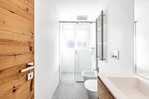 Ένα μπάνιο στο Apartment Holiday Park 15