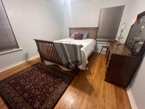 Ένα ή περισσότερα κρεβάτια σε δωμάτιο στο Cozy 3 Bedroom In Prime Location!