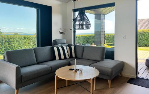 Ruang duduk di 3 Bedroom Stunning Home In Haderslev