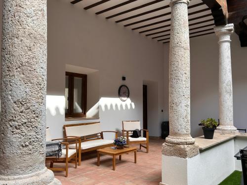 Χώρος καθιστικού στο La Casa de la botica -Casa Rural El Romeral de Toledo