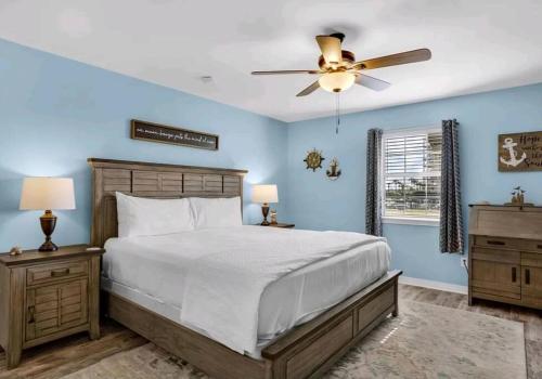 Cama ou camas em um quarto em Seashell Suite!
