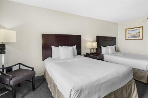 88 Palms Hotel & Event Centerにあるベッド