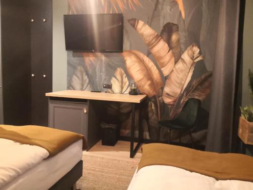 a bedroom with a table with feathers on the wall at Klimatyczne pokoje na Ligonia in Turza Śląska